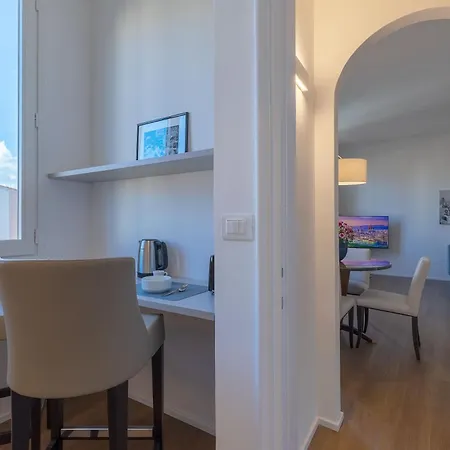 Dora Penthouse Uffizi View 公寓