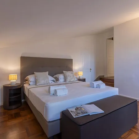 Dora Penthouse Uffizi View 公寓